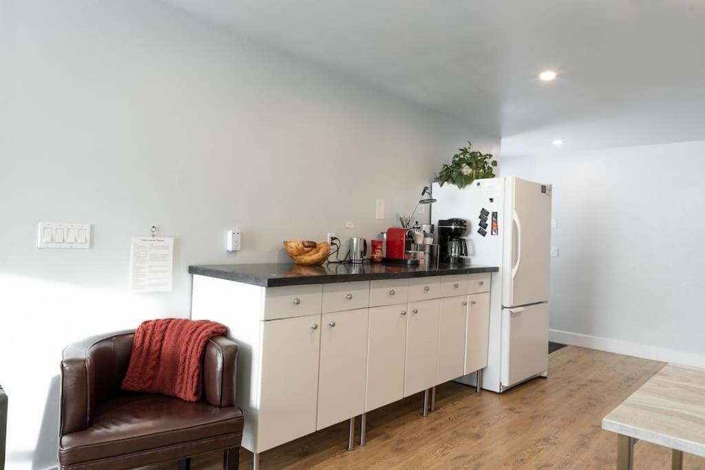 Modern Condo Steps From The Ocean أنكوراج المظهر الخارجي الصورة