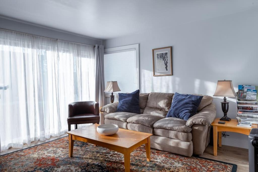 Modern Condo Steps From The Ocean أنكوراج المظهر الخارجي الصورة